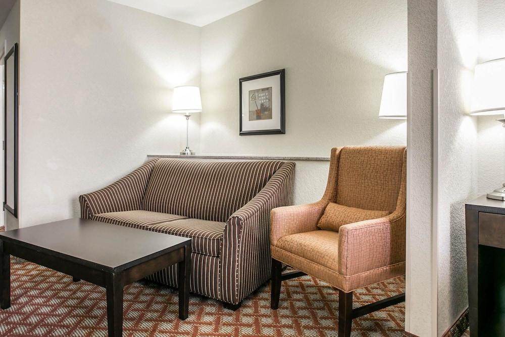 Comfort Suites Columbia Northeast - Fort Jackson Exteriör bild