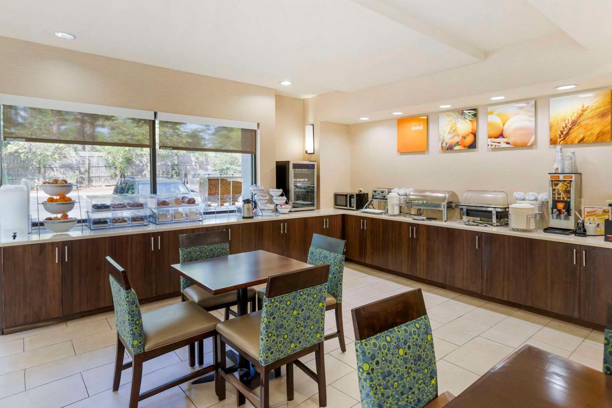 Comfort Suites Columbia Northeast - Fort Jackson Exteriör bild